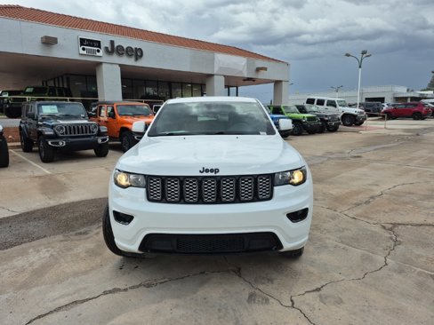 Used 2019 Jeep Grand Cherokee Altitude image 3