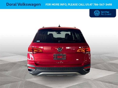 Used 2023 Volkswagen Taos SE w/ Panoramic Sunroof Package image 7