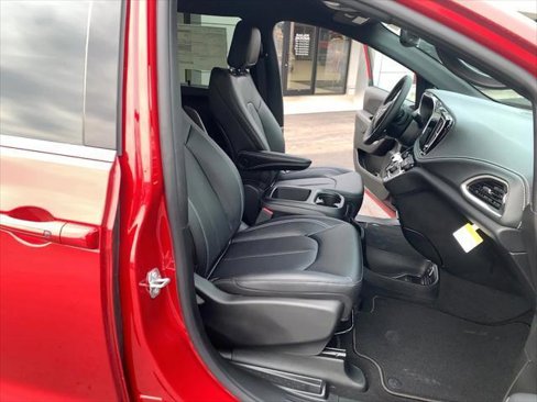 New 2025 Chrysler Pacifica Select image 11