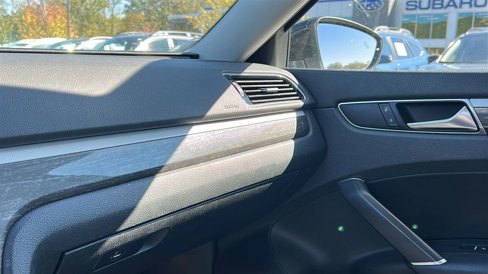 Used 2017 Volkswagen Passat 1.8T SEL Premium image 18