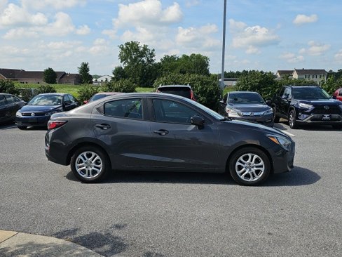 Used 2017 Toyota Yaris iA image 5