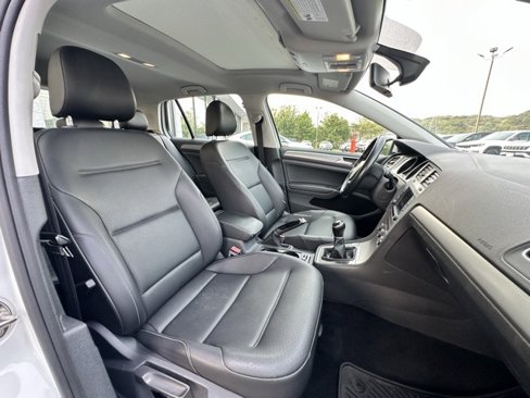 Used 2017 Volkswagen Golf Wolfsburg Edition image 25