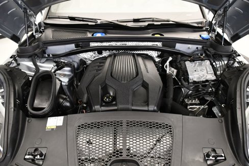 Certified 2023 Porsche Macan image 12