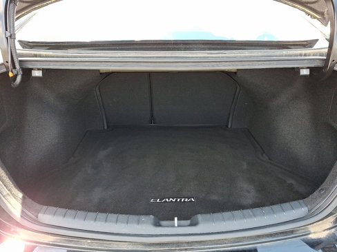Used 2018 Hyundai Elantra SE image 28