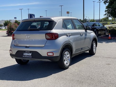 New 2025 Hyundai Venue SE image 7