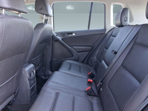 Used 2017 Volkswagen Tiguan S image 27