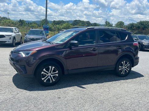 Used 2018 Toyota RAV4 LE image 4