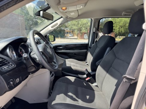 Used 2020 Dodge Grand Caravan SE w/ UConnect Hands-Free Group image 6