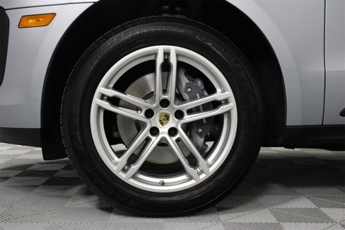 Certified 2025 Porsche Macan image 30