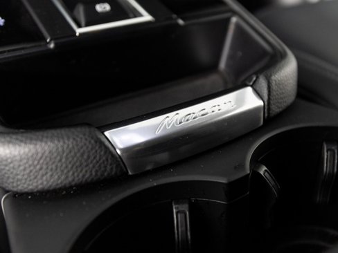 Certified 2025 Porsche Macan Turbo image 36