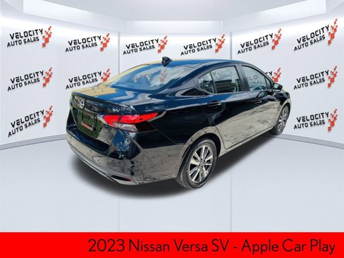 Used 2023 Nissan Versa SV image 3