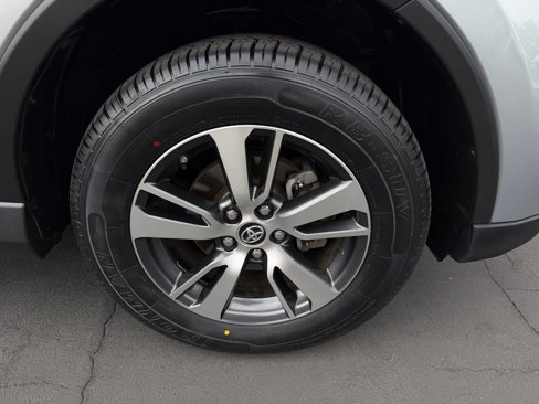 Used 2018 Toyota RAV4 XLE image 10