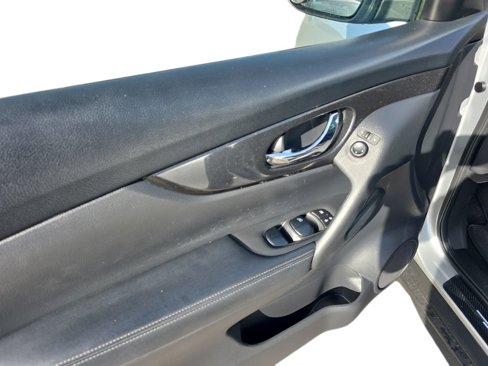 Used 2020 Nissan Rogue SV image 17