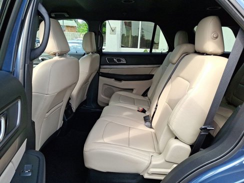 Used 2019 Ford Explorer XLT w/ Equipment Group 202A image 10