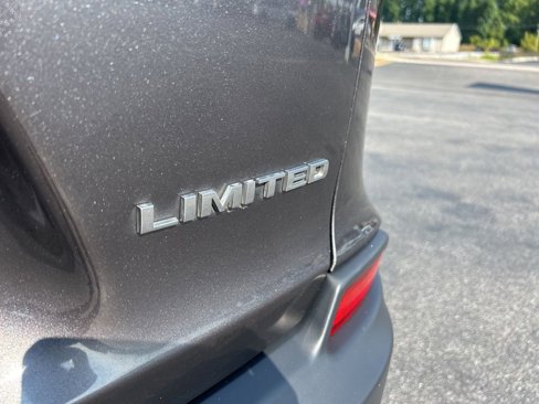 Used 2019 Jeep Cherokee Limited image 14