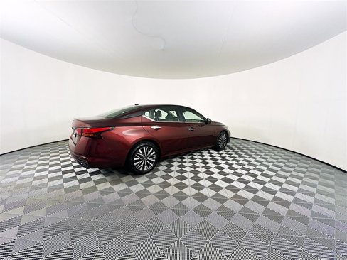 Used 2023 Nissan Altima 2.5 SV image 12