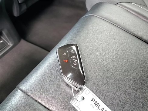 Used 2024 Volkswagen Atlas SE image 25