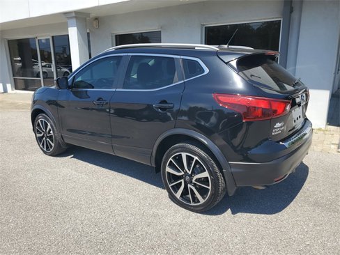 Used 2017 Nissan Rogue Sport SL image 2