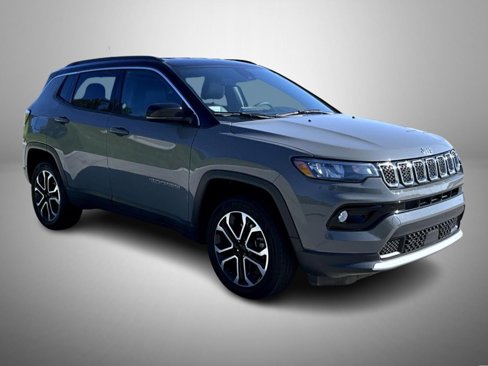 Used 2023 Jeep Compass Limited image 3