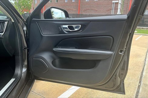 Certified 2025 Volvo S60 B5 Core image 24