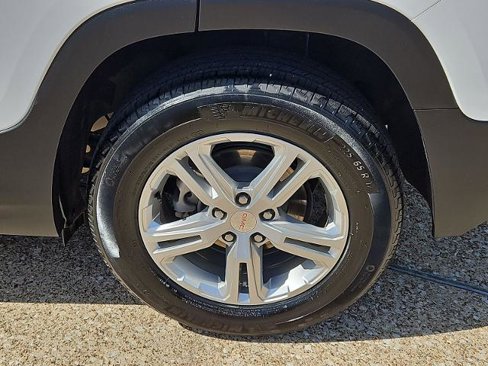 Certified 2024 GMC Terrain SLE image 29