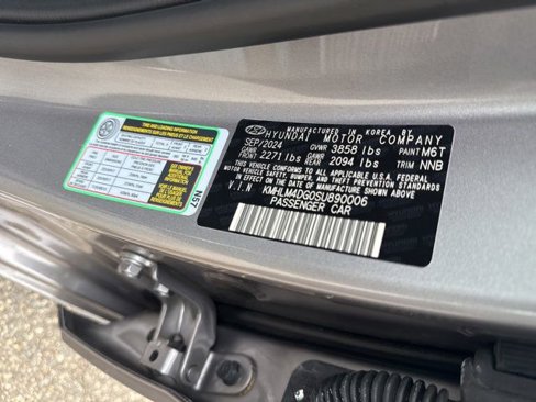 Certified 2025 Hyundai Elantra Sport image 30