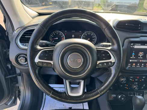 Used 2021 Jeep Renegade Latitude w/ Luxury Group I image 12