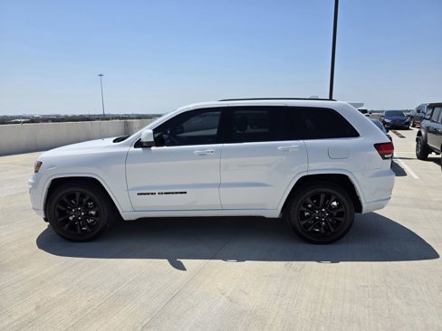 Used 2021 Jeep Grand Cherokee Laredo X image 2