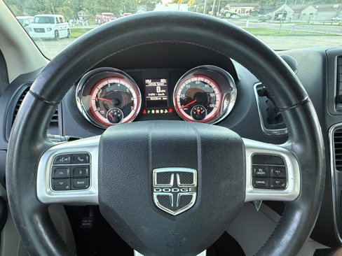 Used 2015 Dodge Grand Caravan SXT w/ UConnect Hands-Free Group image 14