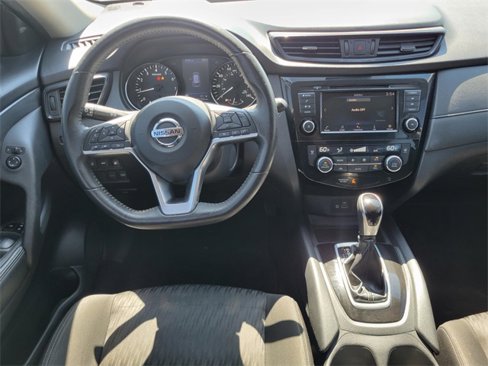Used 2020 Nissan Rogue SV image 5
