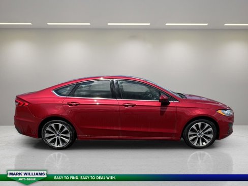 Used 2020 Ford Fusion SE image 2