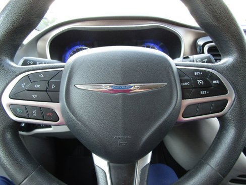Used 2017 Chrysler Pacifica Touring image 19