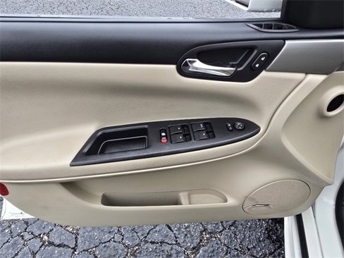 Used 2009 Chevrolet Impala SS w/ Convenience Package image 9