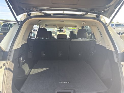 Used 2023 Nissan Rogue S image 32