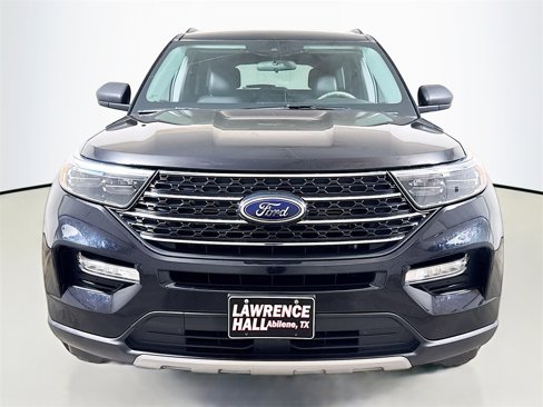 Used 2023 Ford Explorer XLT w/ Equipment Group 202A image 2