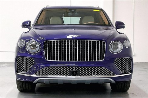Used 2024 Bentley Bentayga image 2