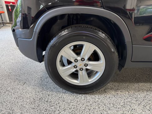 Used 2021 Chevrolet Trax LS w/ Tint and Cruise Package image 12