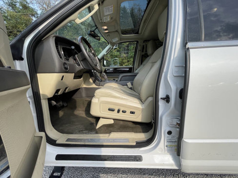 Used 2015 Lincoln Navigator L 4WD w/ Equipment Group 101A Reserve image 13
