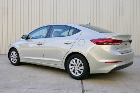 Used 2017 Hyundai Elantra SE image 7