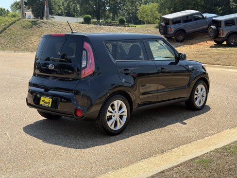 Used 2016 Kia Soul + image 5