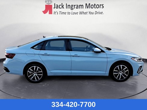 New 2025 Volkswagen Jetta SE image 6