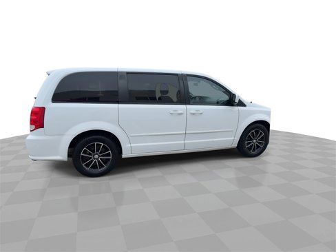 Used 2016 Dodge Grand Caravan SXT image 9