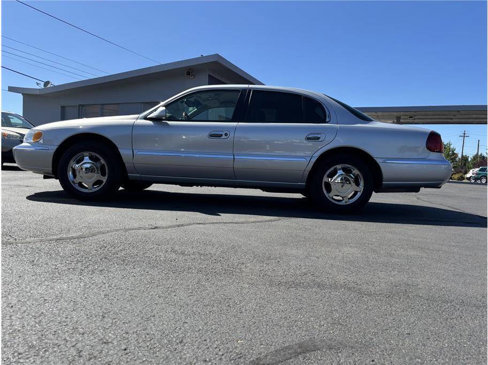 Used 2000 Lincoln Continental image 2