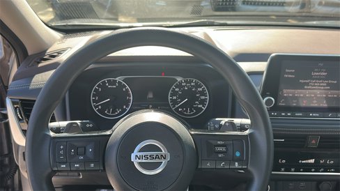 Used 2021 Nissan Rogue SV image 18