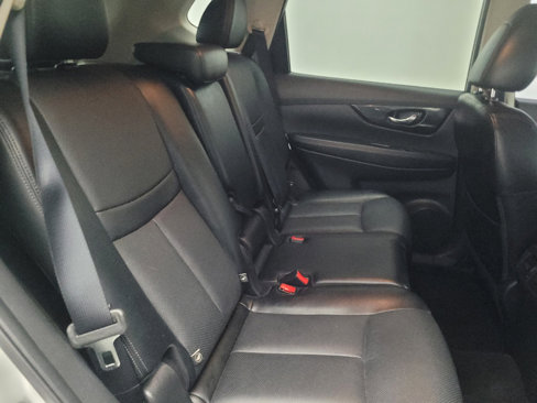 Used 2017 Nissan Rogue SL image 19