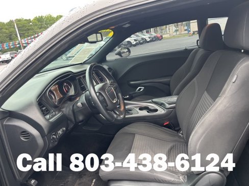Used 2015 Dodge Challenger SXT image 7