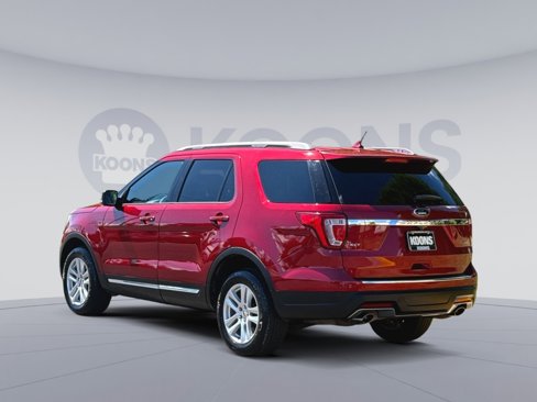 Used 2018 Ford Explorer XLT w/ Equipment Group 201A image 4