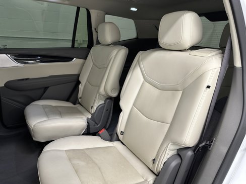 Used 2023 Cadillac XT6 Premium Luxury image 16