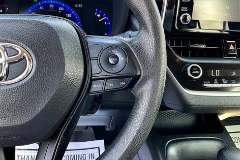 Used 2020 Toyota Corolla LE image 18