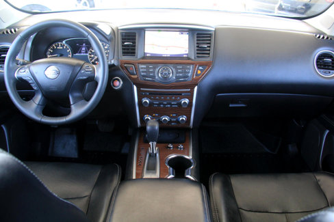 Used 2017 Nissan Pathfinder Platinum image 9